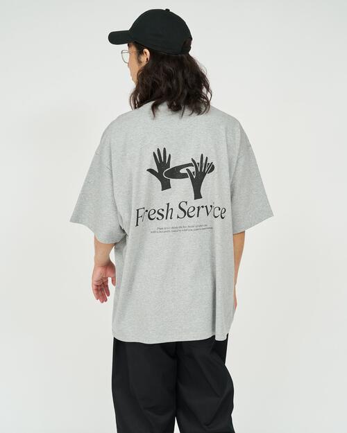 프레쉬서비스 반팔 티 CORPORATE PRINTED S/S TEE BRIEFING 25AW