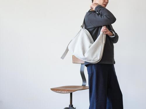 아뜰리에 페넬로페 숄더백 Arc BG350