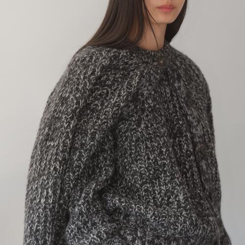 바토너 여성 니트 가디건 CHUNKY FLUFFY SIGNATURE CREW CARDIGAN 25AW