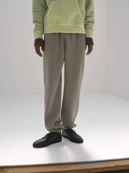 오라리 남성 바지 SMOOTH SOFT SWEAT PANTS 24AW 릴렉스핏 겨울