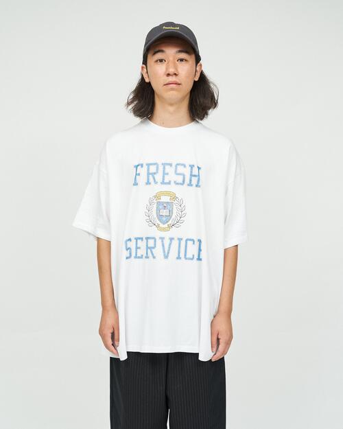 프레쉬서비스 반팔 티 CORPORATE PRINTED S/S TEE COLLEGE 25AW