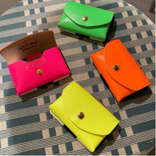 BEAMS Planets 빔즈 X com-ono 네온 컬러 가죽 미니 지갑 25AW 69-64-0003-493